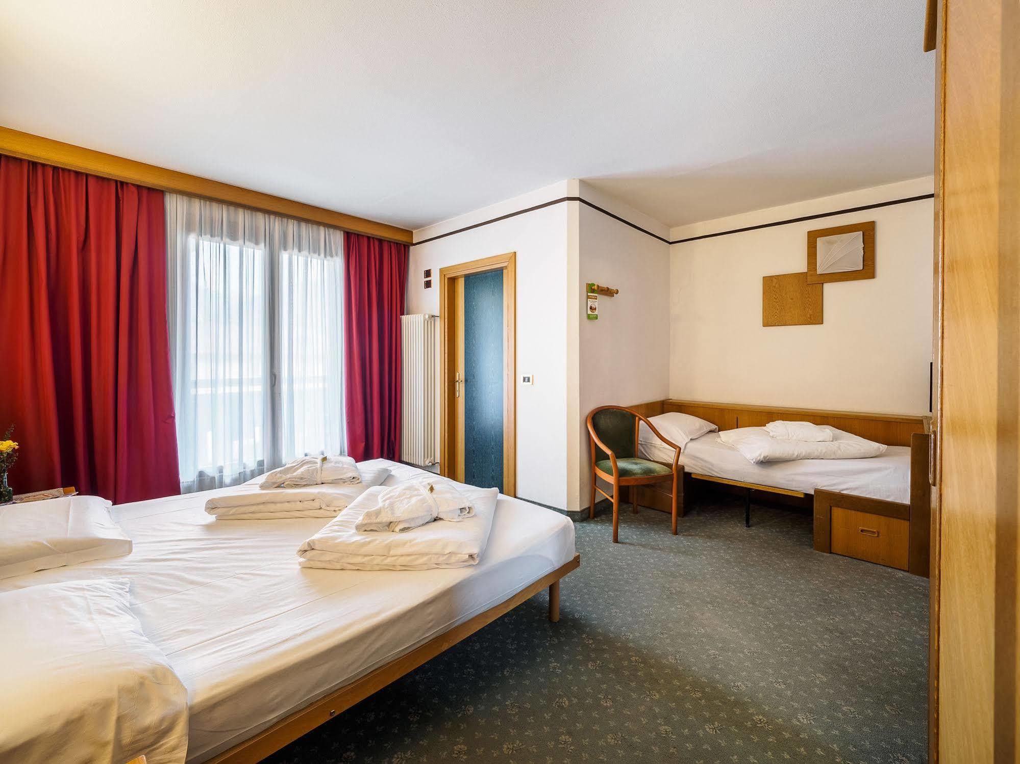 Hotel Santanton Бормио Экстерьер фото