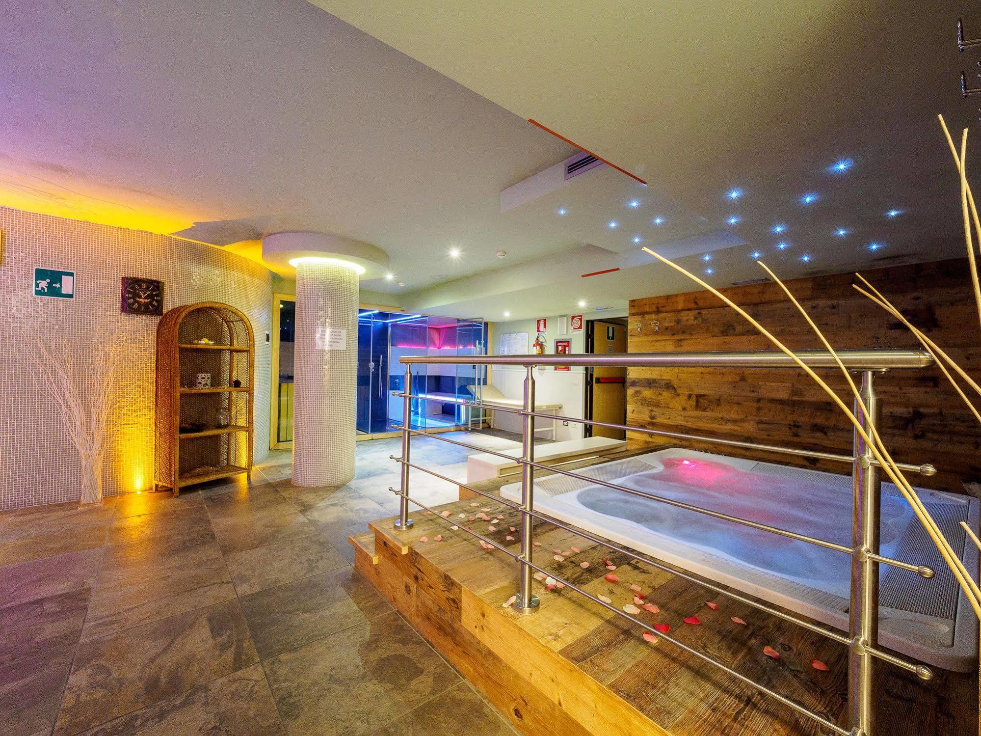 Hotel Santanton Бормио Экстерьер фото